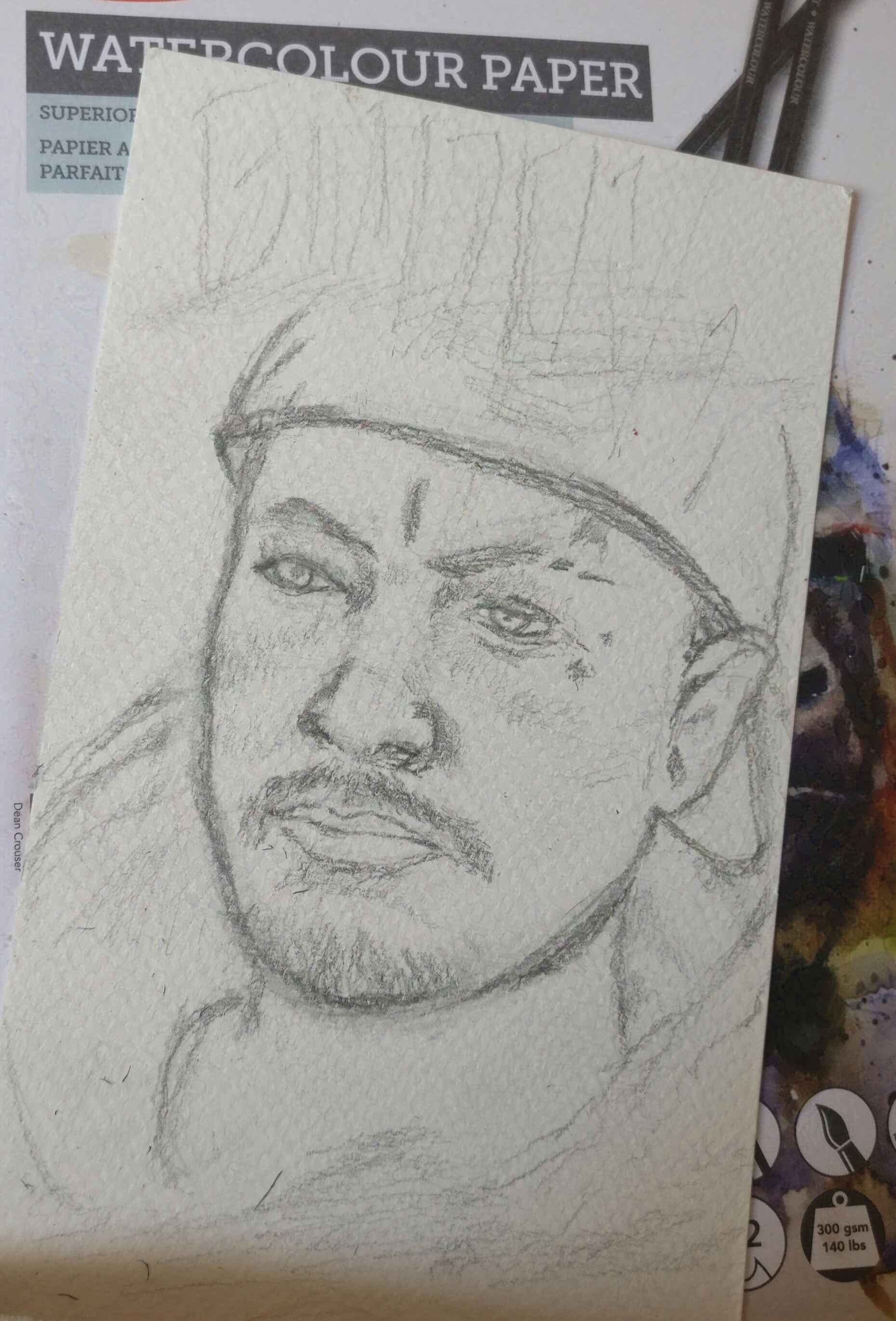Croquis du portrait du jeune homme au crayon de mine. Au lieu de "BANG BANG !!" il est écrit "BUDDY"