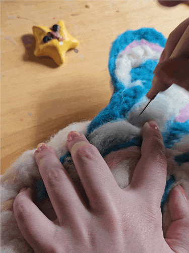 Gif animé du processus de laine feutrée