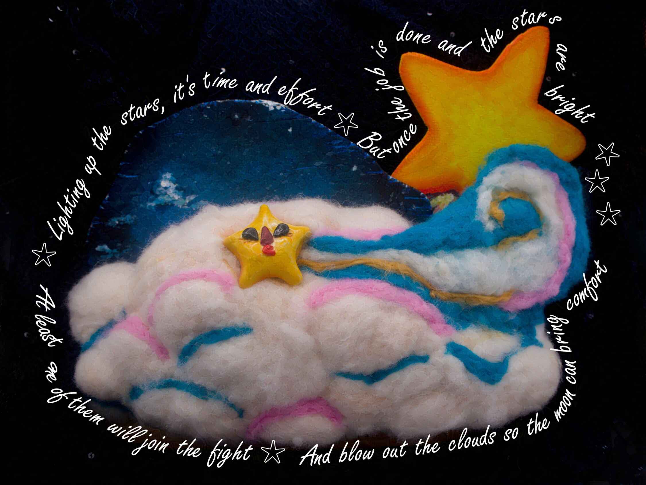 Photo de la sculpture avec un poème écrit en anglais autour “Lighting up the stars, it’s time and effort / But once the job is done and the stars are bright / At least one of them will join the fight / And blow out the clouds so the moon can bring comfort”