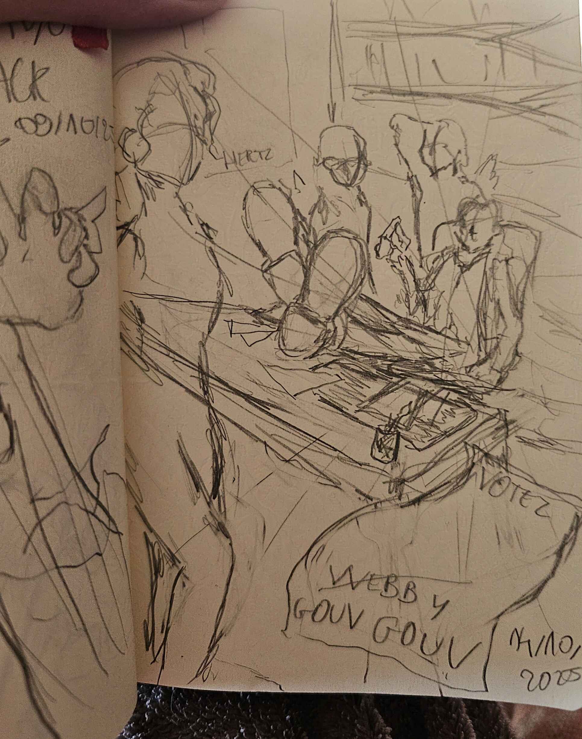 Photo d’un carnet de croquis où l’on voit un dessin simplifié de l’illustration réalisé au crayon.