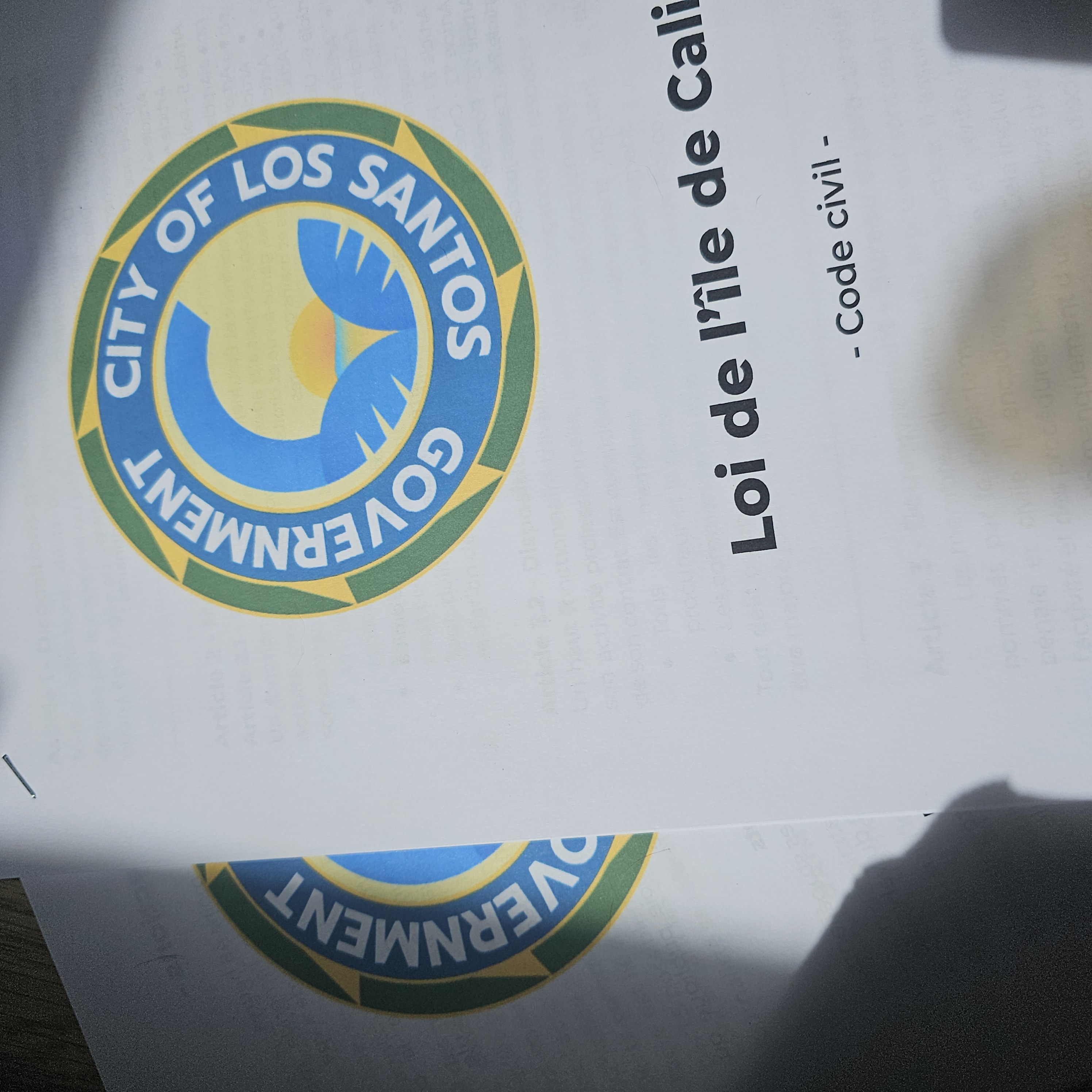 Photo du Code Civil de la loi de l'île de Cali imprimé